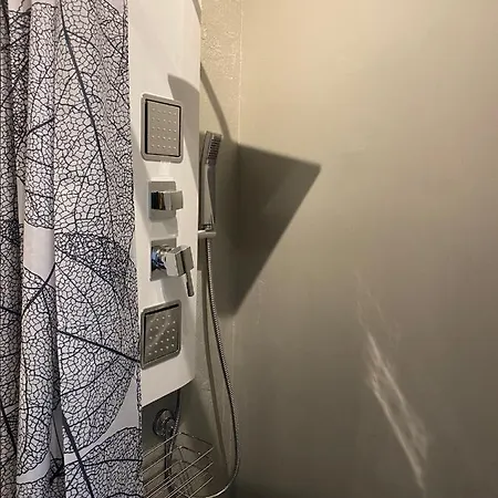 Affittacamere Live In - 250m Dalla Stazione Centrale Di