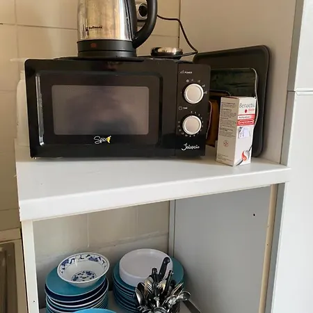 Affittacamere Live In - 250m Dalla Stazione Centrale Di 3*