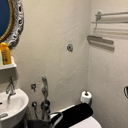 Affittacamere Live In - 250m Dalla Stazione Centrale Di 3*