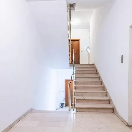 Guest house Live In - 250m Dalla Stazione Centrale Di *